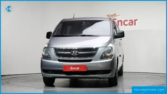 HYUNDAI STAREX 5-SEATER VAN