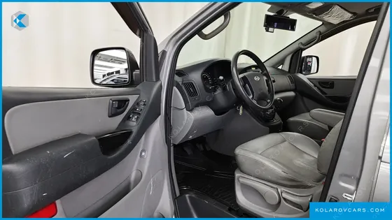 HYUNDAI STAREX 5-SEATER VAN