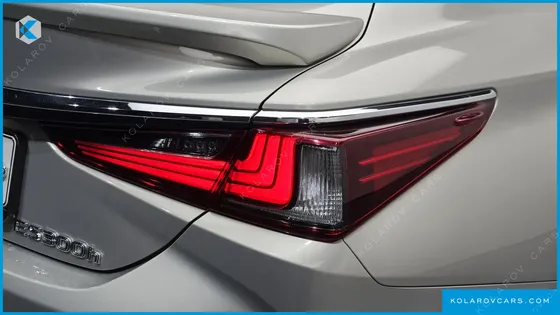 LEXUS ES LIMITED