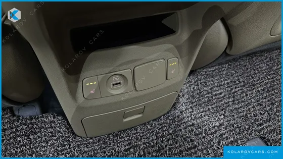 KIA CARNIVAL 9-SEATER NOBLESSE