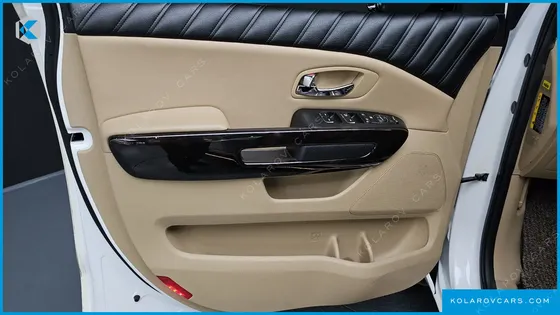 KIA CARNIVAL 9-SEATER NOBLESSE