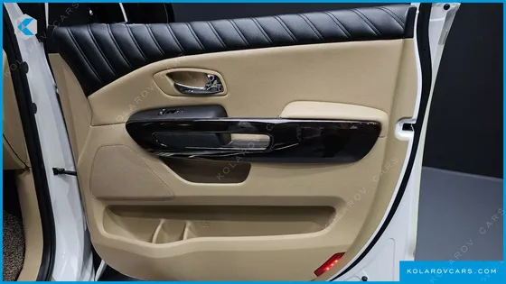 KIA CARNIVAL 9-SEATER NOBLESSE