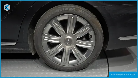 GENESIS EQ900 5.0 GDI AWD LIMOUSINE