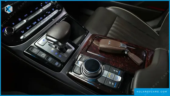 GENESIS EQ900 5.0 GDI AWD LIMOUSINE