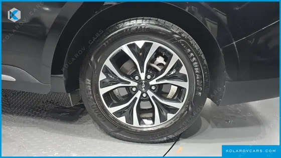 KIA CARNIVAL GASOLINE 9-SEATER NOBLESSE