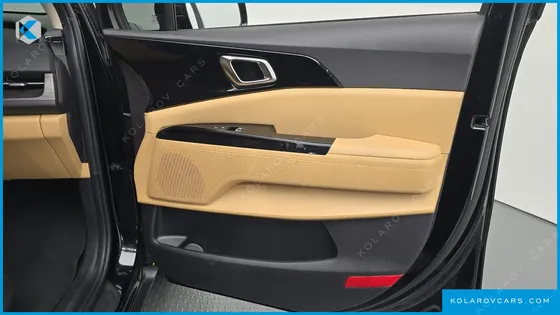KIA CARNIVAL GASOLINE 9-SEATER NOBLESSE