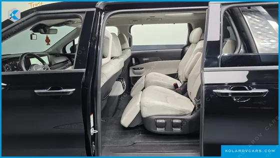 KIA CARNIVAL DIESEL 7-SEATER SIGNATURE
