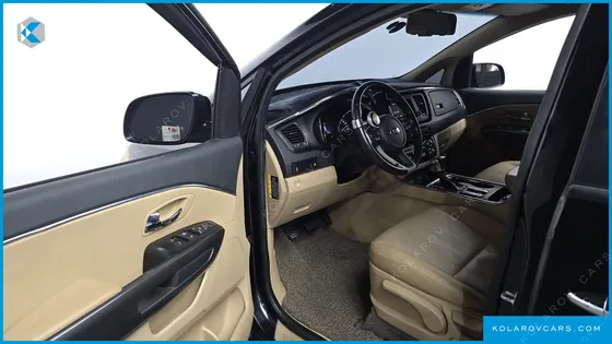 KIA CARNIVAL 9-SEATER LUXURY