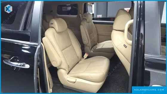 KIA CARNIVAL 9-SEATER LUXURY