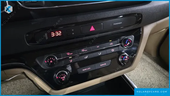 KIA CARNIVAL 9-SEATER LUXURY