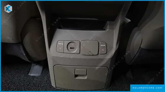 KIA CARNIVAL 9-SEATER LUXURY