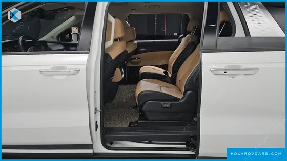 KIA CARNIVAL GASOLINE 9-SEATER SIGNATURE
