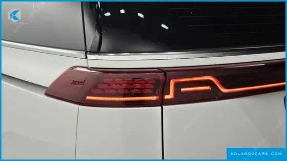 KIA CARNIVAL GASOLINE 9-SEATER SIGNATURE