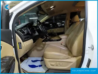 KIA CARNIVAL GASOLINE 7-SEATER HI-LIMOUSINE