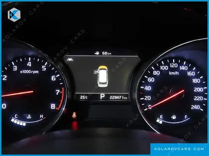KIA CARNIVAL GASOLINE 7-SEATER HI-LIMOUSINE