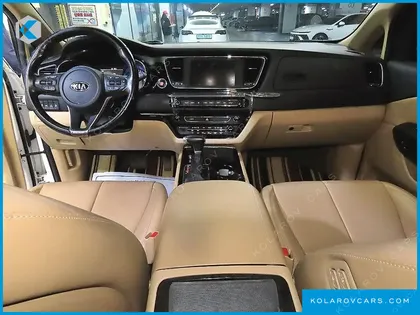 KIA CARNIVAL GASOLINE 7-SEATER HI-LIMOUSINE