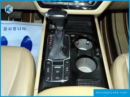 KIA CARNIVAL GASOLINE 7-SEATER HI-LIMOUSINE