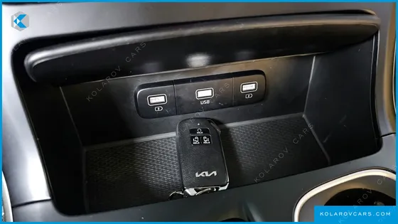 KIA CARNIVAL DIESEL 9-SEATER PRESTIGE