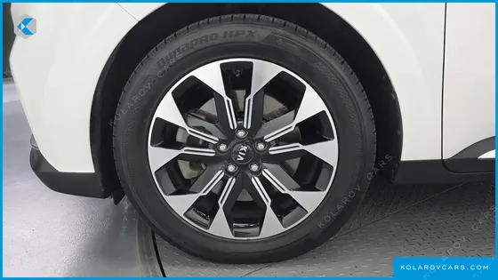 KIA CARNIVAL DIESEL 9-SEATER SIGNATURE