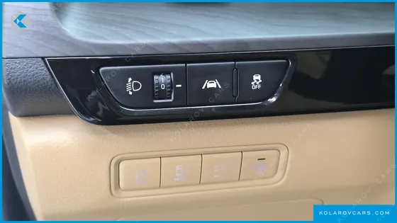 KIA CARNIVAL DIESEL 9-SEATER SIGNATURE