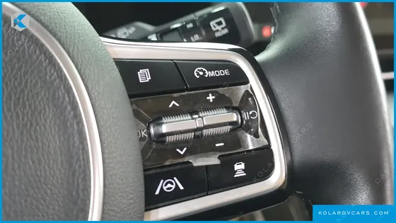 KIA CARNIVAL DIESEL 9-SEATER SIGNATURE