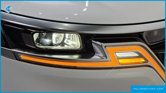 KIA CARNIVAL DIESEL 9-SEATER SIGNATURE
