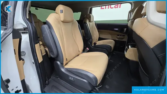 KIA CARNIVAL DIESEL 9-SEATER SIGNATURE