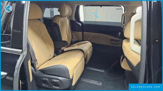 KIA CARNIVAL GASOLINE 7-SEATER NOBLESSE