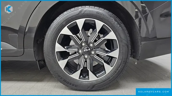 KIA CARNIVAL GASOLINE 7-SEATER NOBLESSE