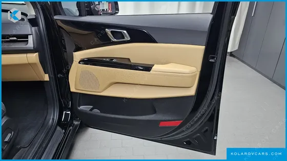 KIA CARNIVAL GASOLINE 7-SEATER NOBLESSE