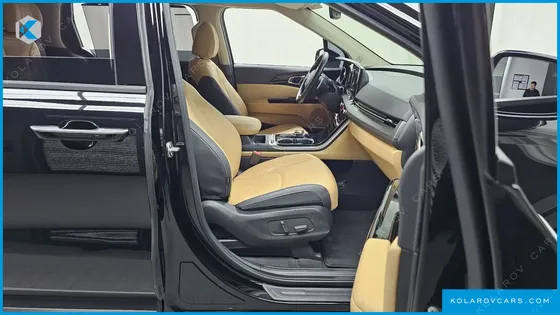 KIA CARNIVAL GASOLINE 7-SEATER NOBLESSE
