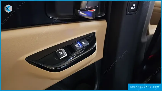 KIA CARNIVAL GASOLINE 7-SEATER NOBLESSE