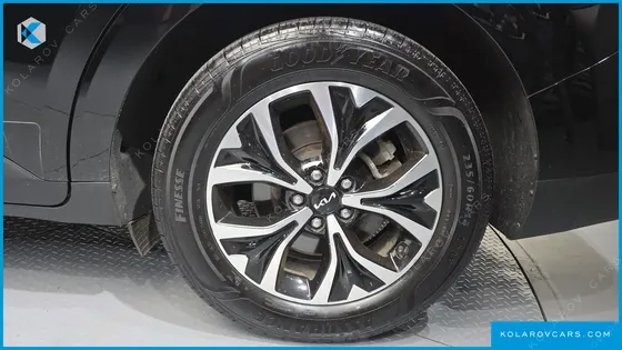 KIA CARNIVAL DIESEL 9-SEATER PRESTIGE