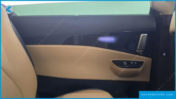KIA CARNIVAL GASOLINE 9-SEATER SIGNATURE