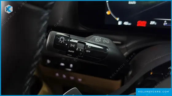 KIA CARNIVAL GASOLINE 9-SEATER SIGNATURE