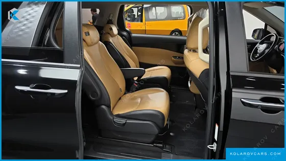 KIA CARNIVAL DIESEL 9-SEATER PRESTIGE