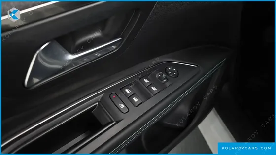PEUGEOT 5008 1.2 PURE TECH ALLURE
