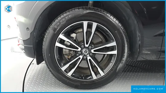 VOLVO XC60 D5 MOMENTUM