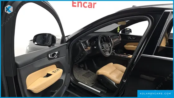 VOLVO XC60 D5 MOMENTUM