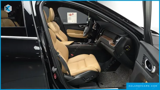 VOLVO XC60 D5 MOMENTUM