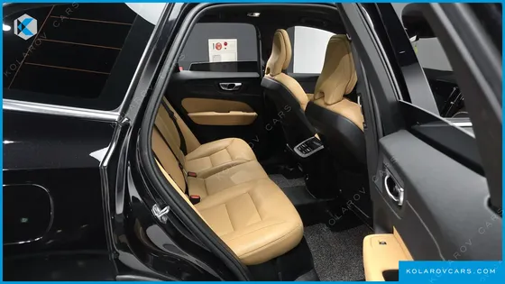 VOLVO XC60 D5 MOMENTUM