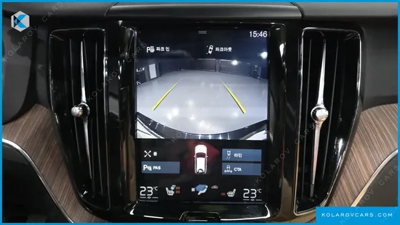 VOLVO XC60 D5 MOMENTUM
