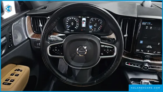 VOLVO XC60 B6 INSCIRTION