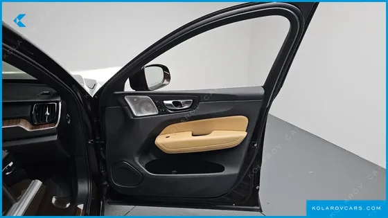 VOLVO XC60 B6 INSCIRTION