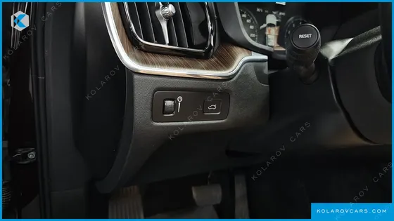 VOLVO XC60 B6 INSCIRTION