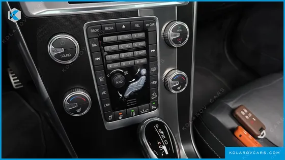 VOLVO XC60 T6 R-DESIGN
