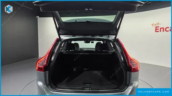VOLVO XC60 T6 R-DESIGN