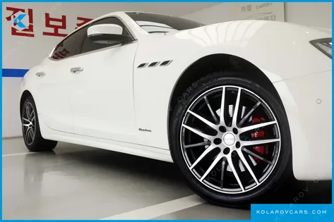 MASERATI GHIBLI 3.0 GRANLUSSO