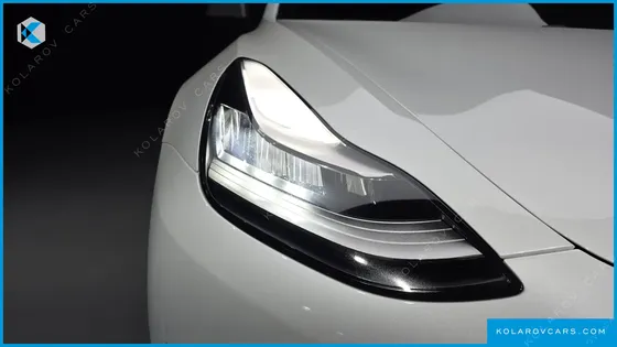 TESLA MODEL 3 STANDARD RANGE PLUE RWD