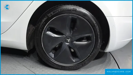 TESLA MODEL 3 STANDARD RANGE PLUE RWD